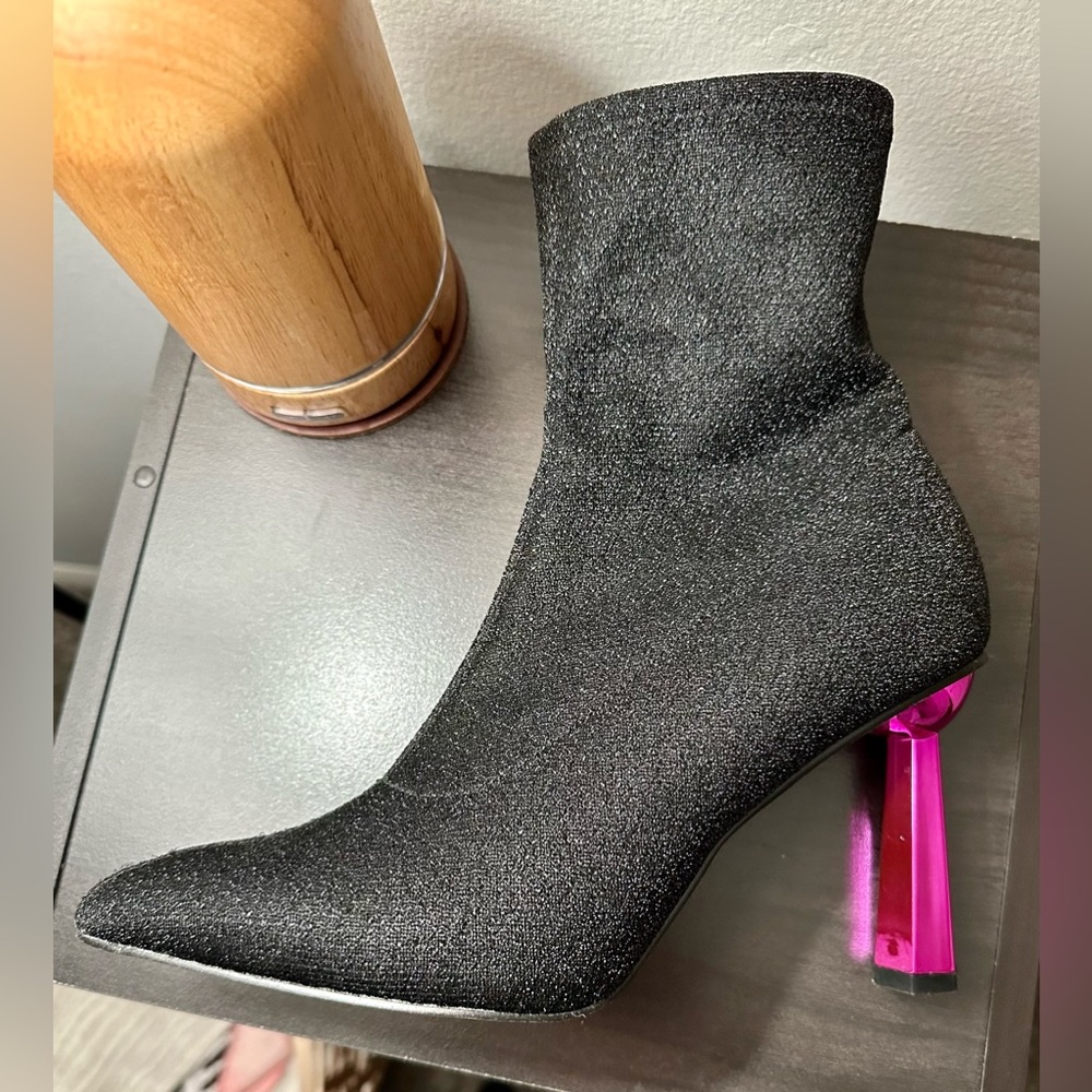 Betsey Johnson Tobin Ankle Boots in Black- Size:8